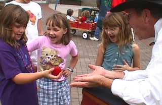 Magician Chaz does magic for children at school trip to the zoo